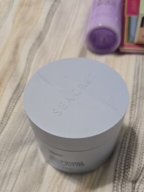 Seacret Hydrating Moisturizer — Pale Blue Jar